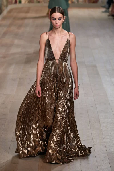 Look 63